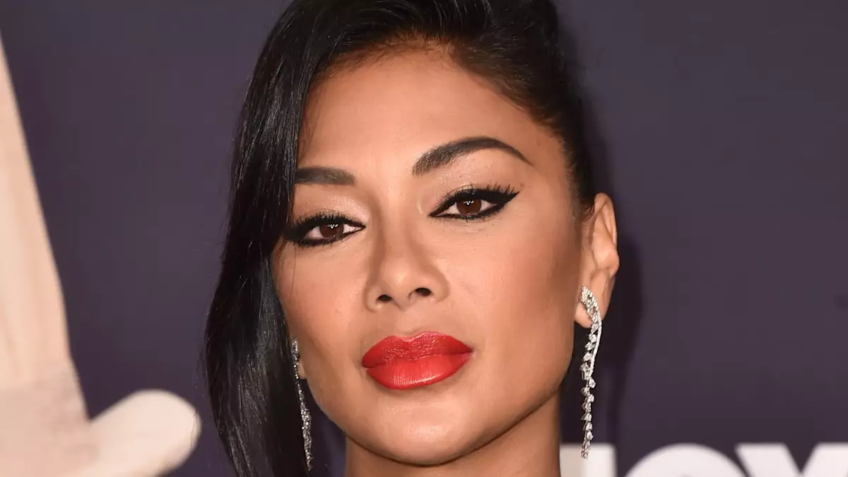 A Fashionable Showcase: Nicole Scherzinger’s Stunning Backless Dress