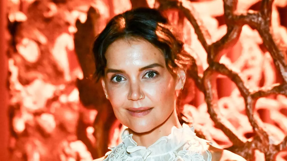 Katie Holmes: A Fashion Icon Takes New York Fashion Week by Storm