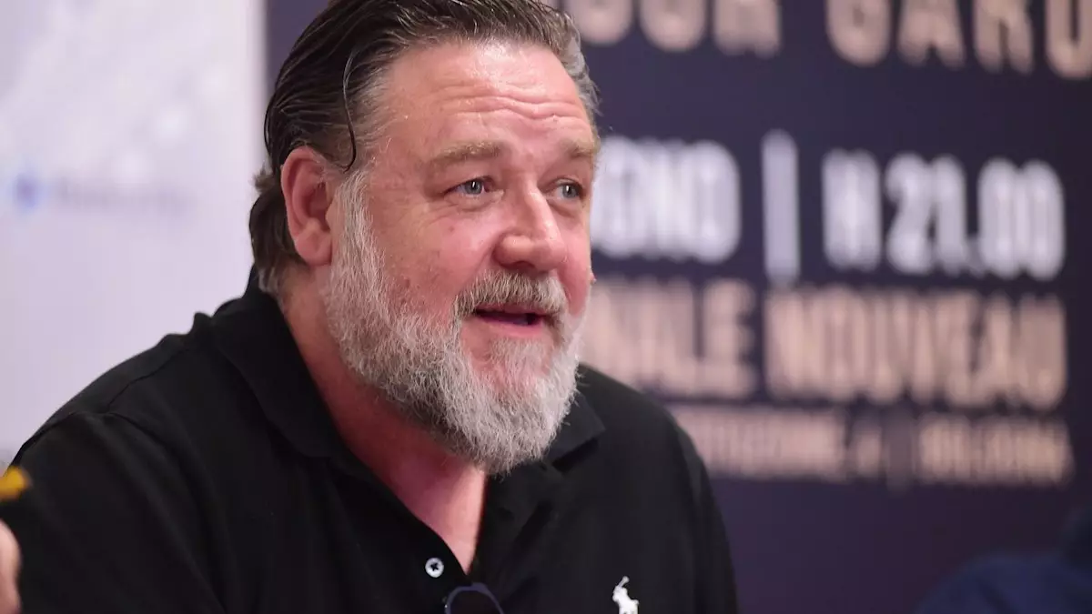 Russell Crowe Shocks Fans with Clean-Shaven Look