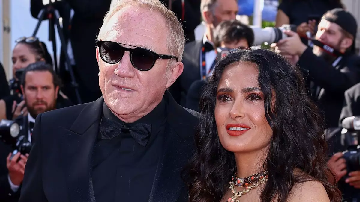 Salma Hayek: A Glamorous Entrance at Cannes Film Festival