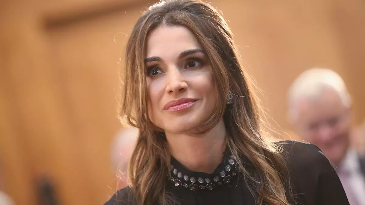 Critique of Queen Rania’s Fashion Choice at IAA Graduation Ceremony