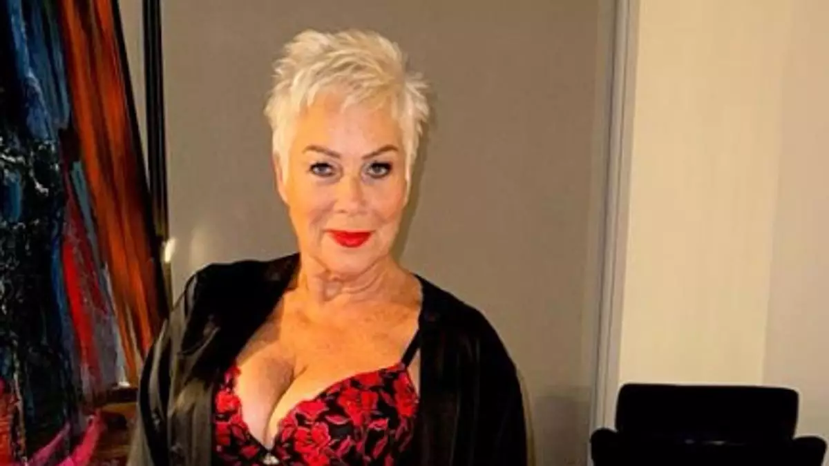 Denise Welch living her best life in California