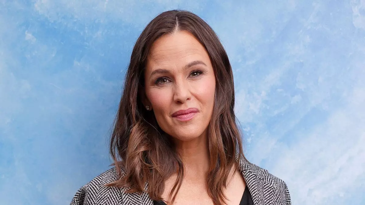 Elegance and Complexity: Jennifer Garner at Paris Fashion Week