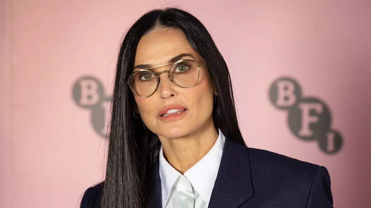 Demi Moore: A Fashion Icon Navigating Life’s Challenges