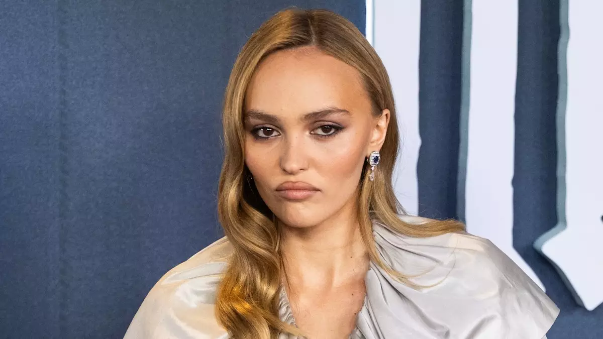 Unveiling the Allure: Lily-Rose Depp’s Iconic ’90s Pout and the Secrets Behind It