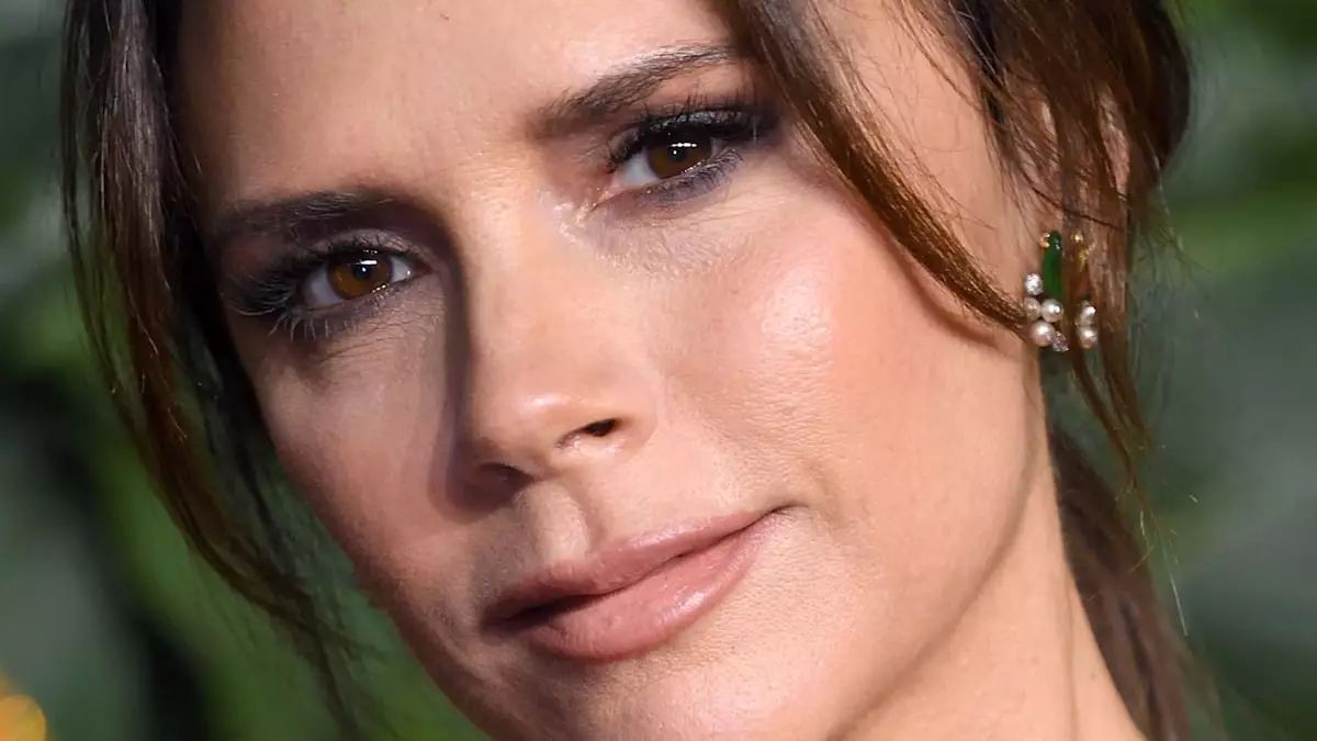 Elegance Redefined: Victoria Beckham’s Glamorous Evening at Buckingham Palace